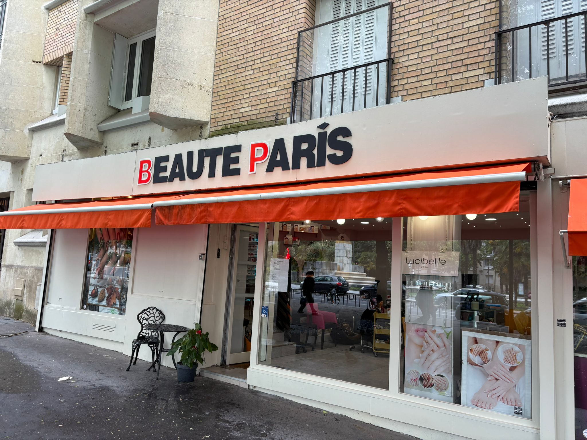 Façade du salon Beauté Paris